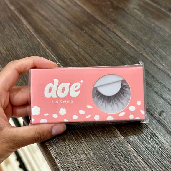 Doe Lashes Lash Pack - Picture 3 of 10